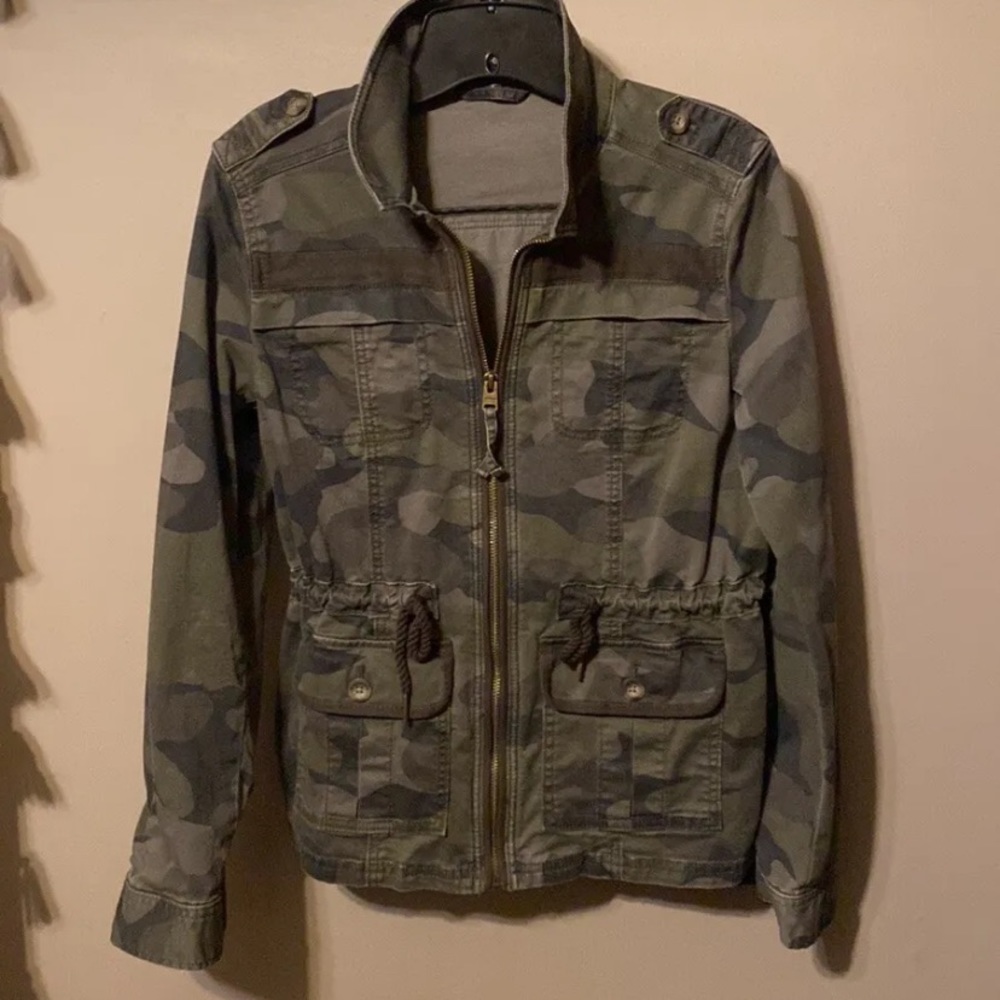 Express All Season Camo Jacket. Medium